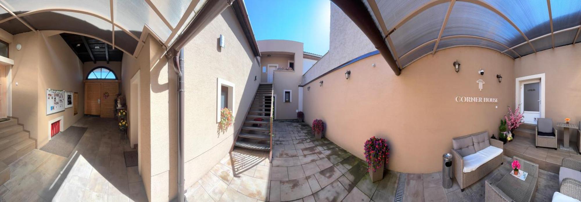 Corner House Apartment Lucenec Bagian luar foto